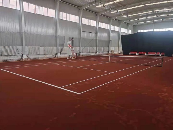 網(wǎng)球比賽中，對于球員來說，草地、硬地、紅土場地的不同是什么？