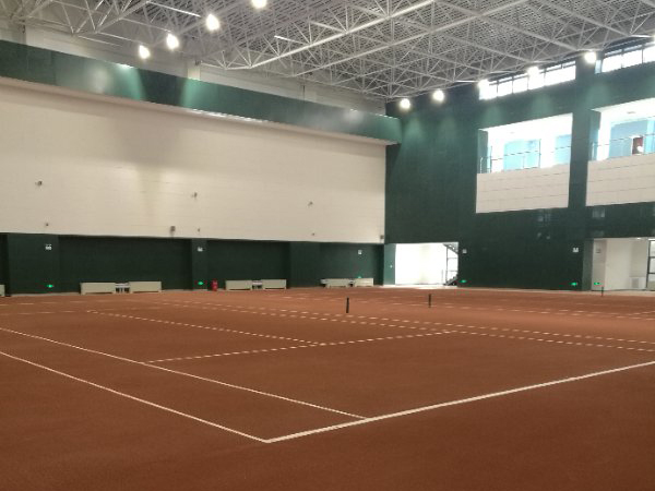 神華神東公司職工活動(dòng)中心紅土網(wǎng)球場(chǎng)施工完畢