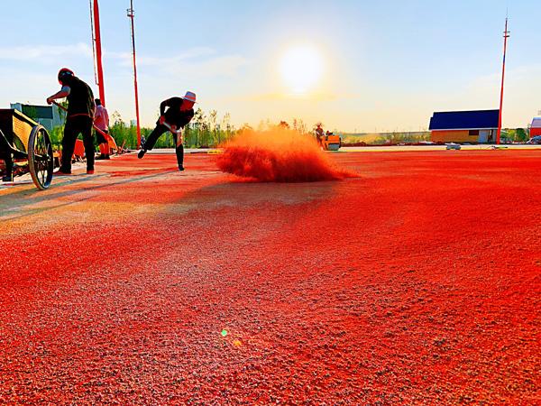 紅土網(wǎng)球場(chǎng)地有什么特點(diǎn)？應(yīng)該如何維護(hù)保養(yǎng)？